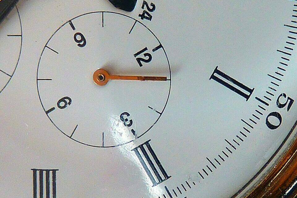 chronometer-1065937_1920